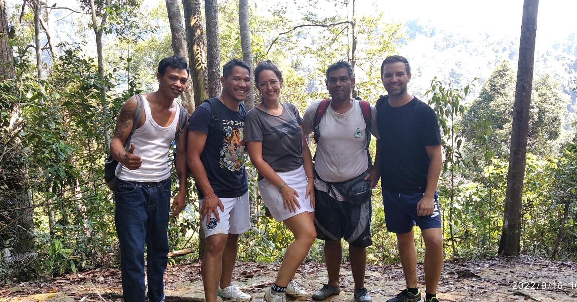 Orangutantreksumatra & Lovely Jungle Lodge Only Book If You Are Treking With Us Bukit Lawang Pokoj fotografie