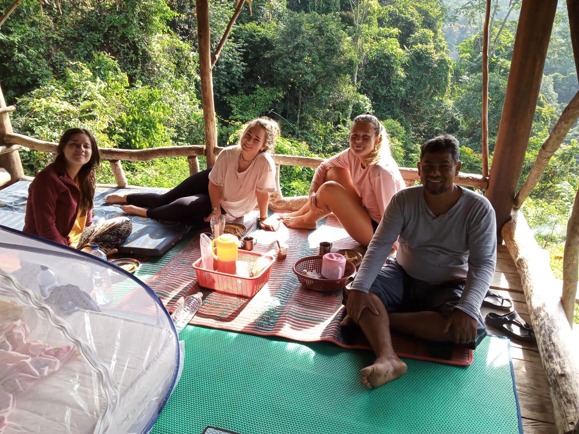 Orangutantreksumatra & Lovely Jungle Lodge Only Book If You Are Treking With Us Bukit Lawang Pokoj fotografie